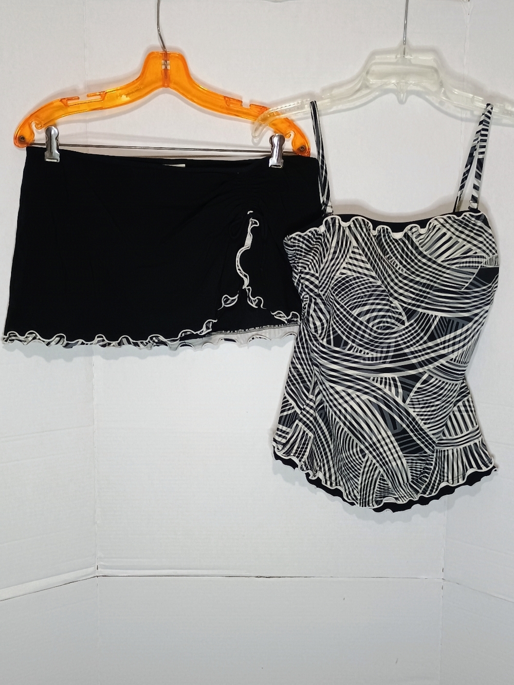Profile Black & White Patterned Tankini Top with Matching Swim Skirt Size 12 - Picture 2 of 9